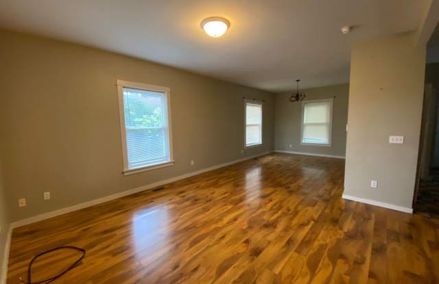 923 Russel St - 3/Bed 1.5/Bath located in the Edison neighborhood