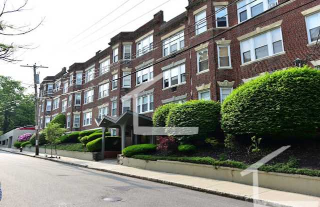 Large 2 bed in Brookline