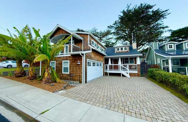 Coastal Living in Luxury!