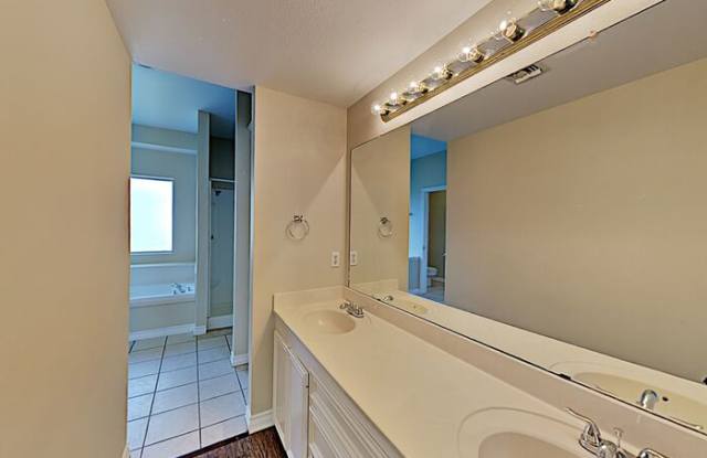 4238 Aaron Cove