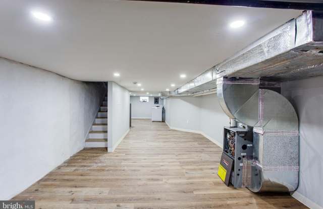 1422 S VOGDES Street