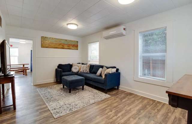 Photo of Downtown Bend darling Cottage!