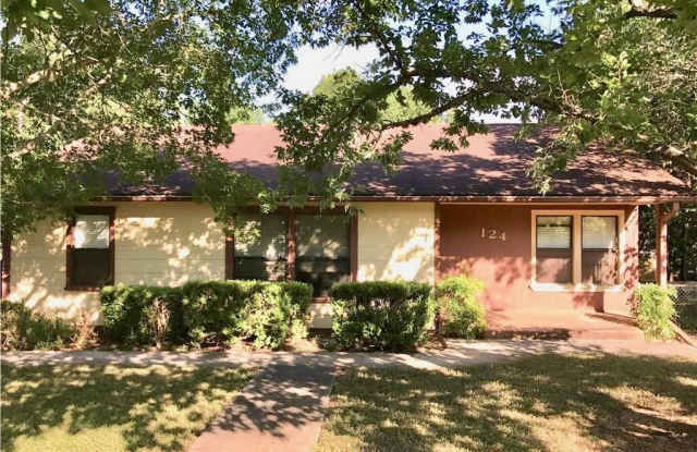 Charming 3 Bedroom Home - Large Backyard - Carport photos photos