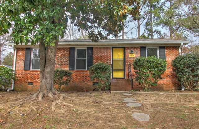 Photo of 3 bedroom ranch home with fenced yard!