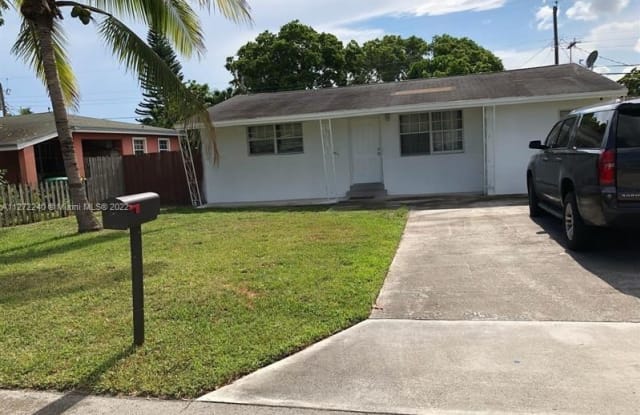 4871 SW 24th Ave - 4871 Southwest 24th Avenue, Dania Beach, FL 33312