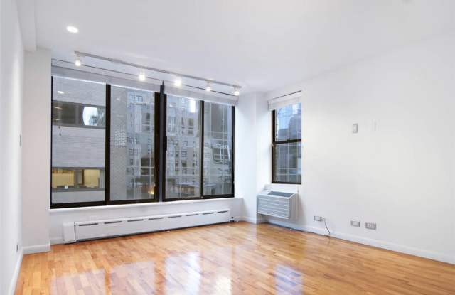 100 W 55th St