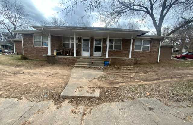 23 E Wallace