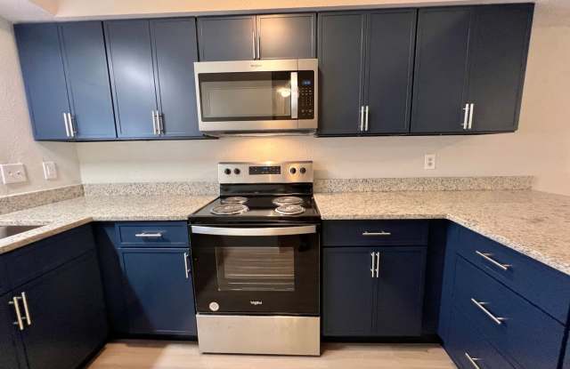 $1,581 - 2 Beds / 1.5 Baths - Condo - Completely  Beautifully Renovated - **** 2 WEEKS FREE****Only 4 miles from Orlando Airport