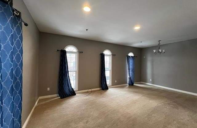 1302 W CRYSTAL Circle