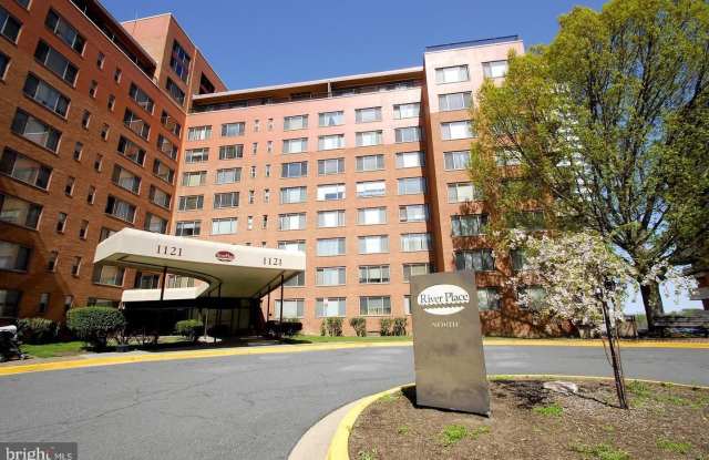 Photo of 1121 ARLINGTON Boulevard unit: 901