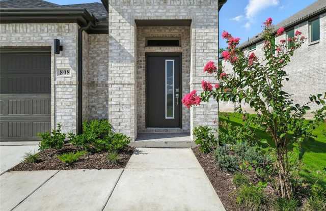 808 Pine beach Drive