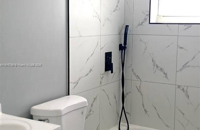 1801-1803 SW 44th Ter