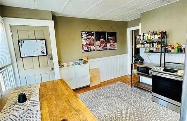 1071 Main Street unit: 3