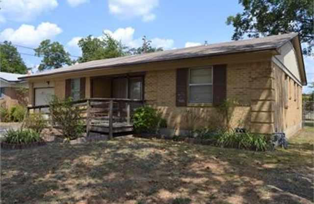 Available 7/10/2026 Quaint home with vinyl plank flooring!