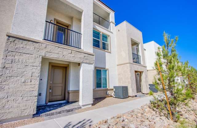 Incredible Huge Townhome - Just like new