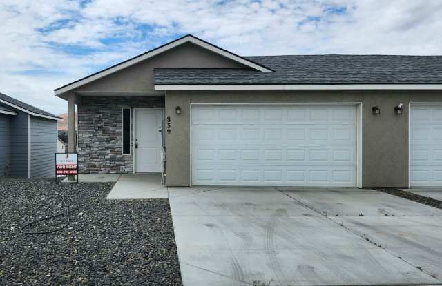 3 bedrooms, 2.5 Baths w/Amazing Sunset Views!