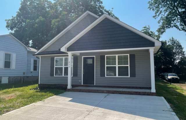 Beautiful 3 Bedroom Home in Salisbury!!