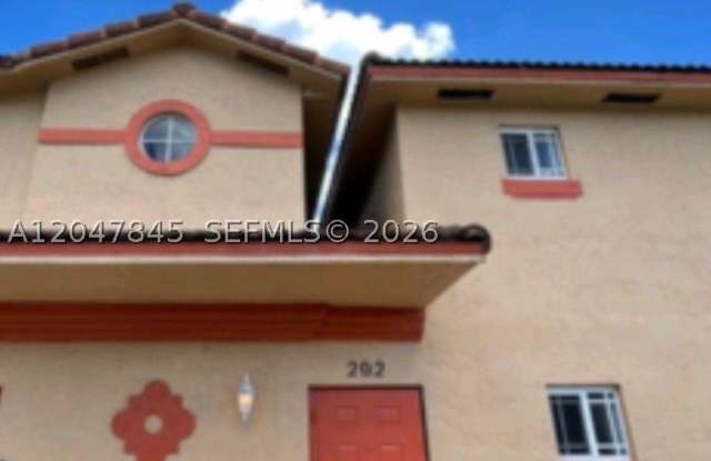 17318 NW 74th Ave