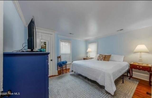 Photo of 714 Pollock Street unit: B