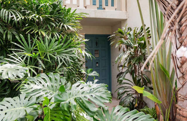 101 S INTERLACHEN AVENUE