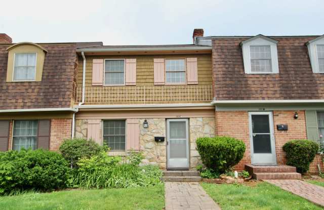 2 bedroom townhome right across from Westover park!