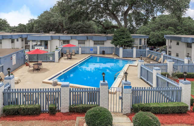 Rolling Hills Apartments