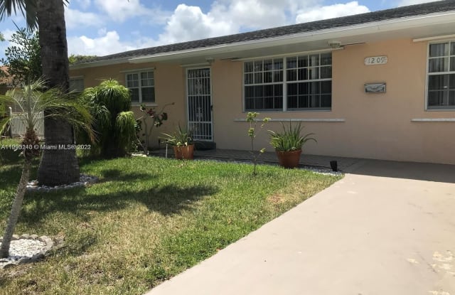 1209 S G St - 1209 South G Street, Lake Worth, FL 33460