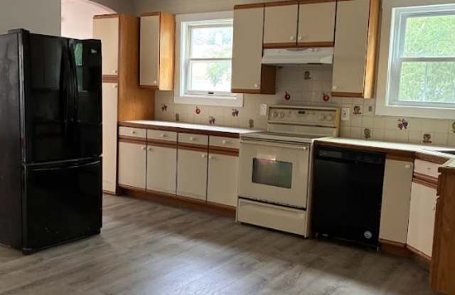98 Austin St-Apt#1