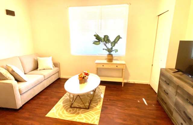 Photo of 817 Anaheim Street - 1