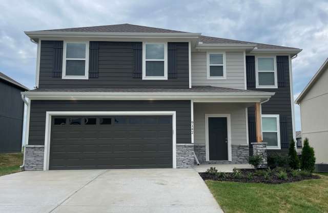 Stunning 4 Bedroom 2.5 Bathrooms - Coming Available Soon!