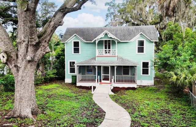 Photo of 210 15TH STREET E