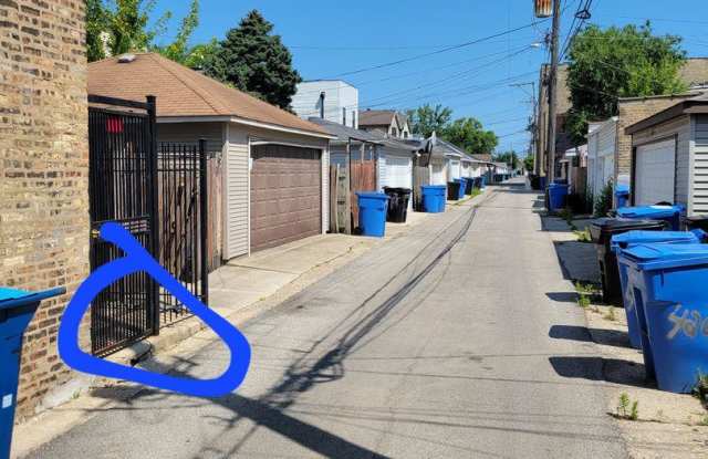 Photo of 3050 W Berteau Ave