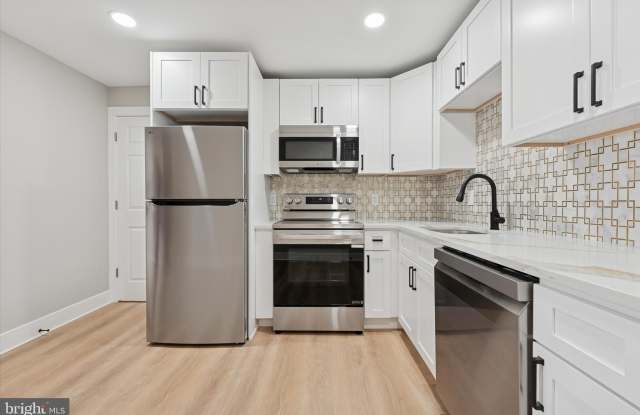 417 W ELM Street unit: 2