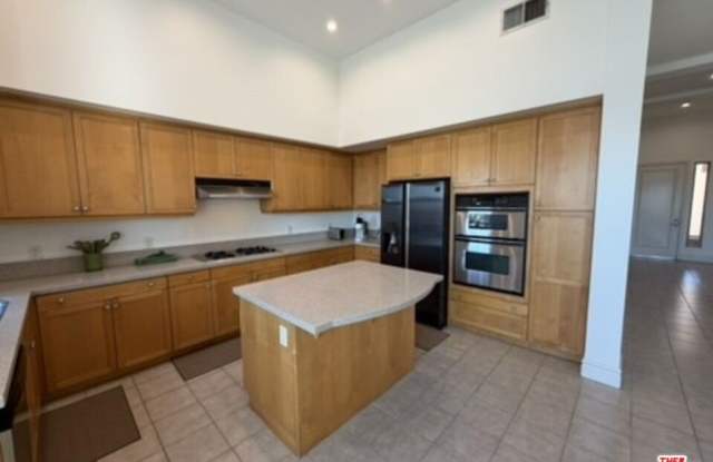 150 S San Fernando Blvd unit: 404