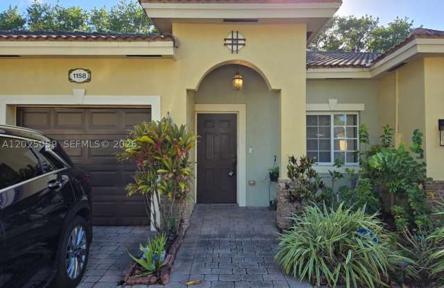 1158 NE 32nd Ave