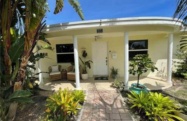 806 SE 9th Ave - 806 Southeast 9th Avenue, Deerfield Beach, FL 33441