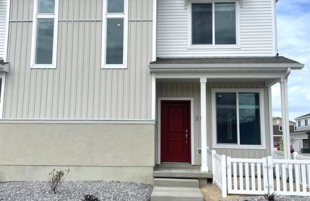 Saratoga Springs 4 Bedroom Townhome