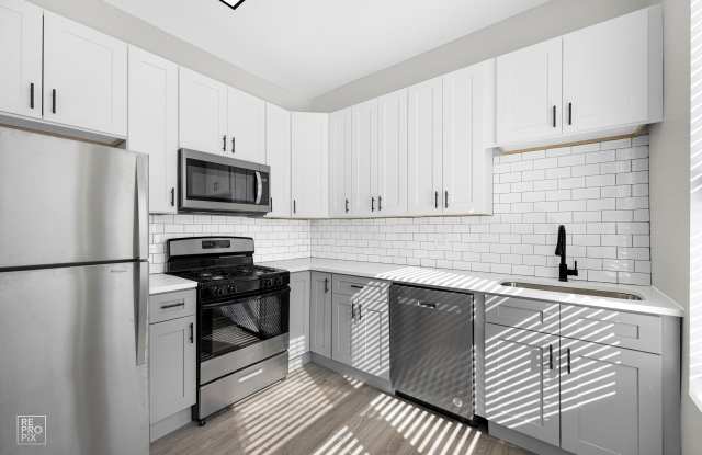 Photo of 722 S Racine