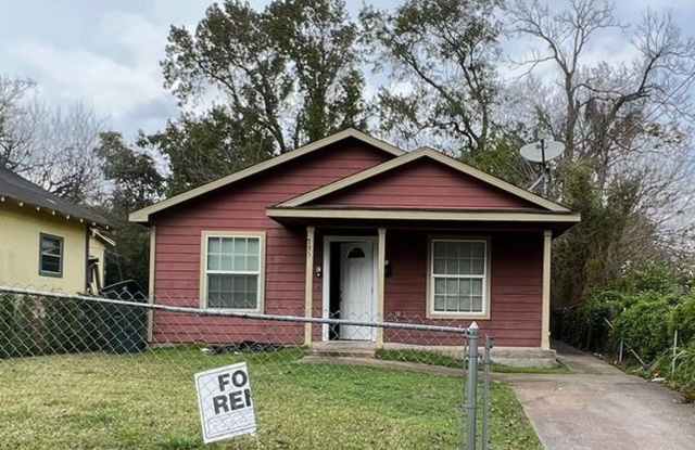 4x2 Home in Beaumont, TX!