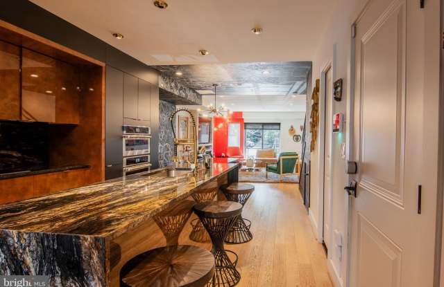 1631 MONTELLO Avenue NE unit: Ph1