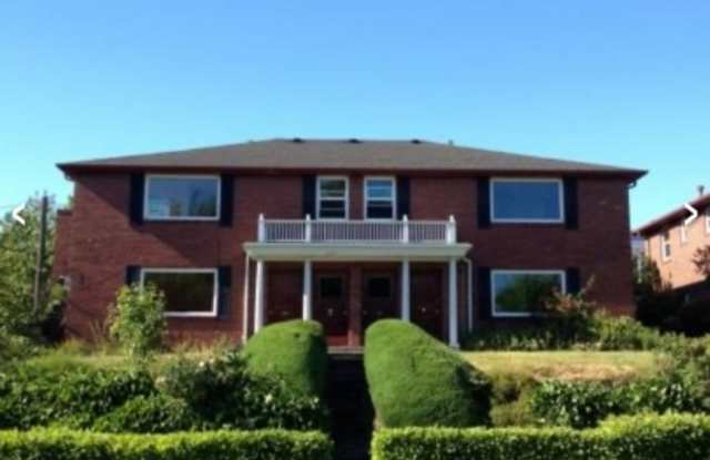 Photo of 700 N 41st St