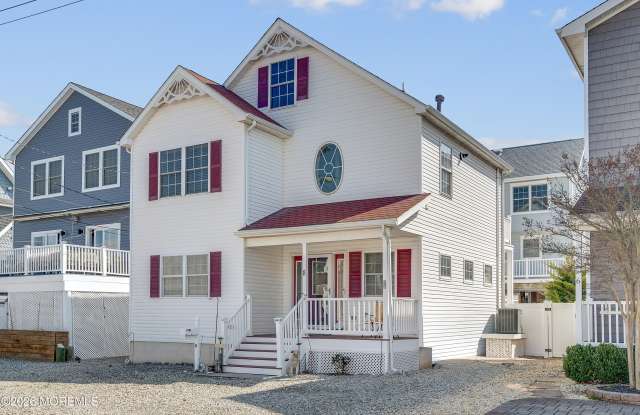 8 Nichols Avenue