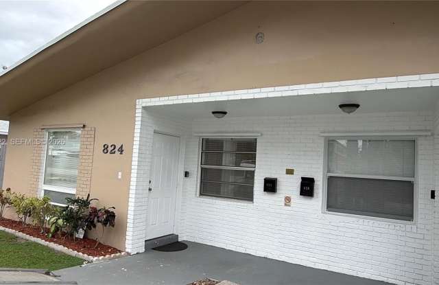 Photo of 824 SW 12th Ct