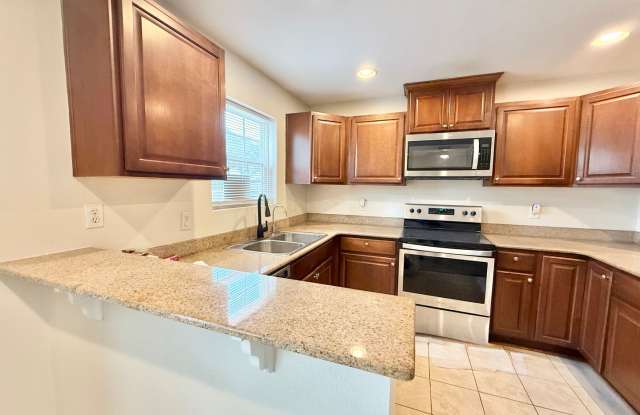 **4bed near MIL base- GRANITE/STAINLESS STEEL Appliances~ Roomates welcome!
