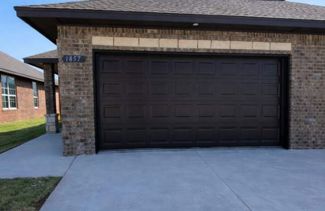 3 bedroom and 2 bathroom duplex in El Reno!