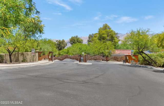 2919 Canyon Bend Street