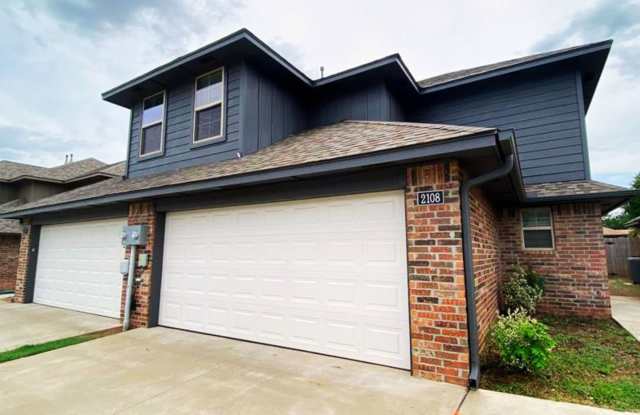 Charming 3-Bed Home w/ 2-Car Garage – Pet-Friendly