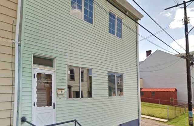 *Recently Updated 2BD/1BA Apartment available in Troy Hill*