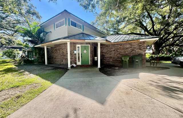 6812 ARBOR OAKS DRIVE