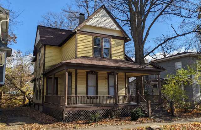4 bedroom home in the Vine Neighborhood